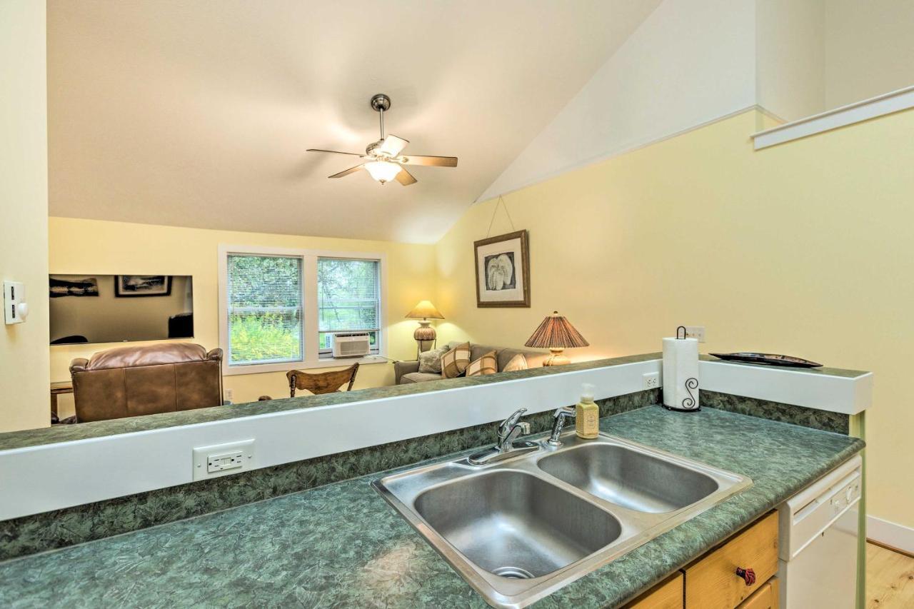Charming Retreat Near Downtown Frankfort And Beaches Exterior photo