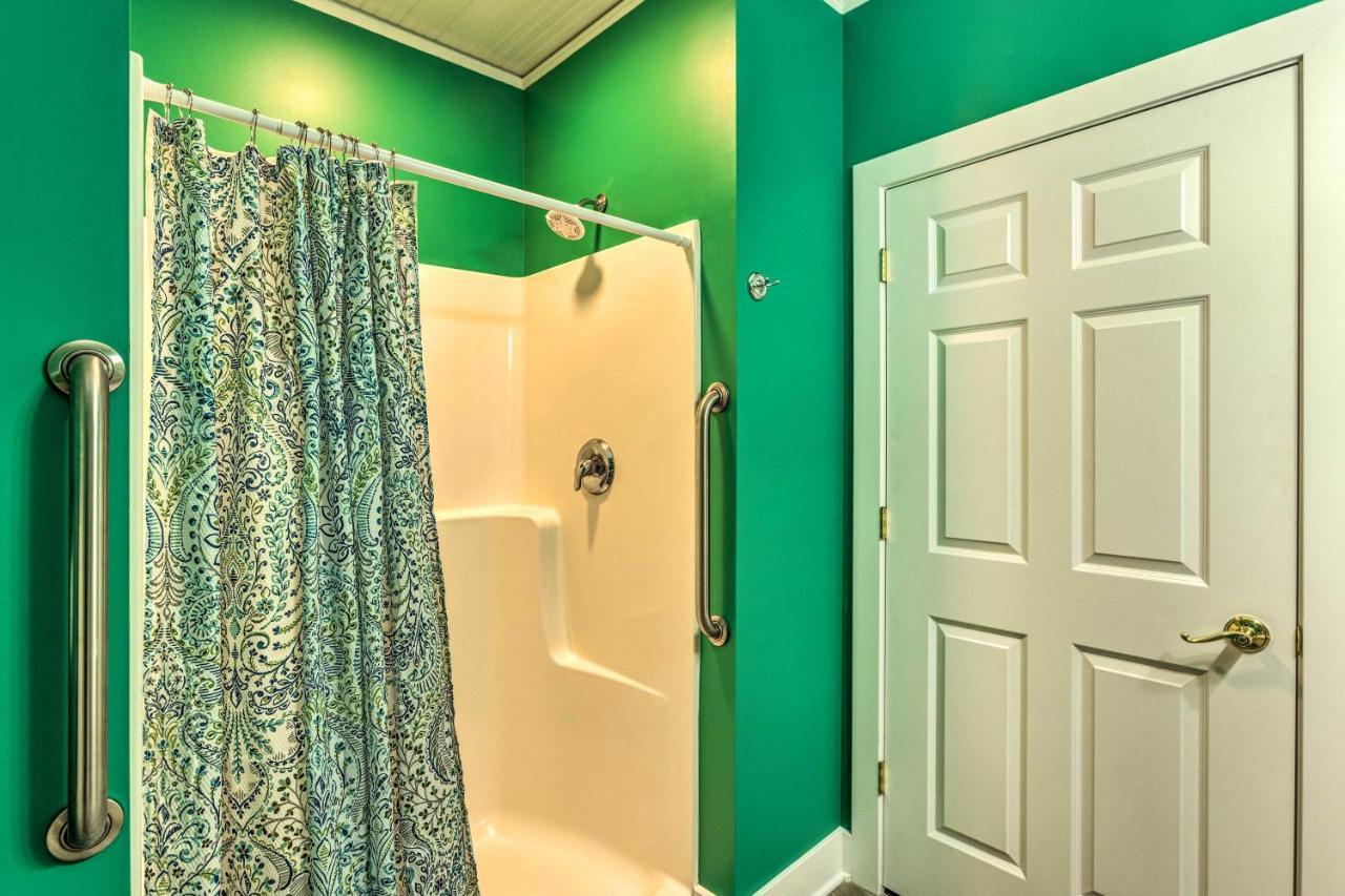 Charming Retreat Near Downtown Frankfort And Beaches Exterior photo