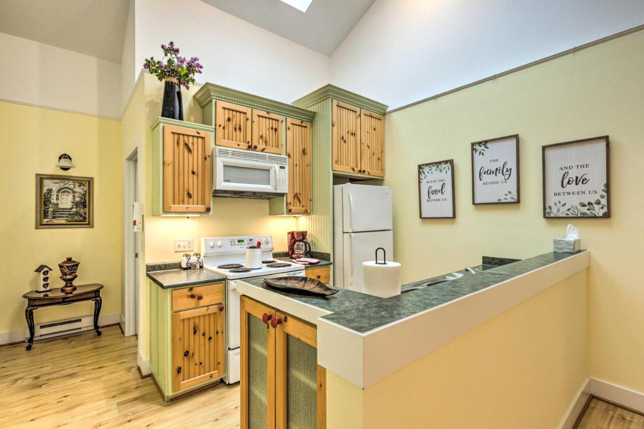 Charming Retreat Near Downtown Frankfort And Beaches Exterior photo