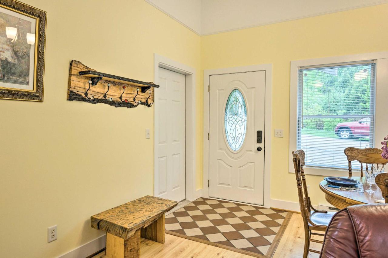 Charming Retreat Near Downtown Frankfort And Beaches Exterior photo
