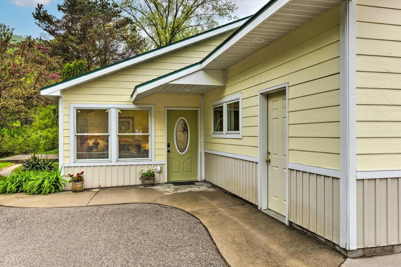Charming Retreat Near Downtown Frankfort And Beaches Exterior photo