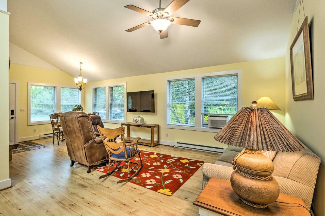 Charming Retreat Near Downtown Frankfort And Beaches Exterior photo